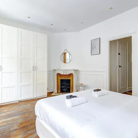 Fabulous Terrace In Flat At Champs-elysees *